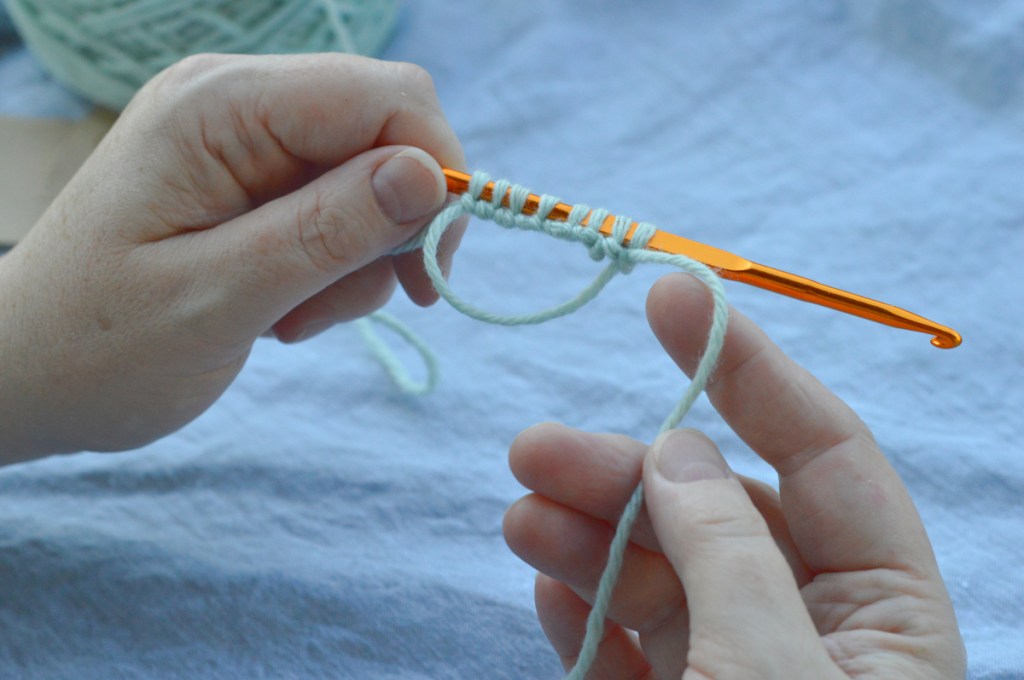 thecusserknits tutorial | Emily Ocker 14: 8 sts on the hook