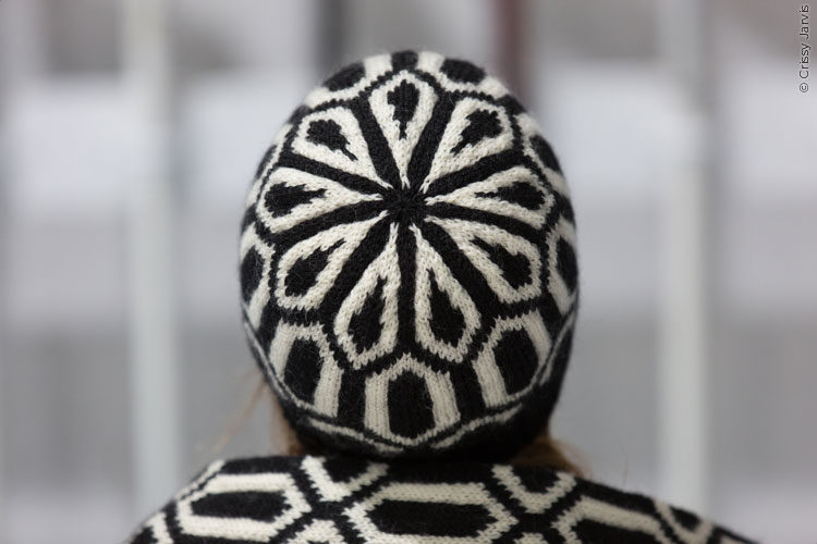 Ready Steady Go hat | thecusserknits.com