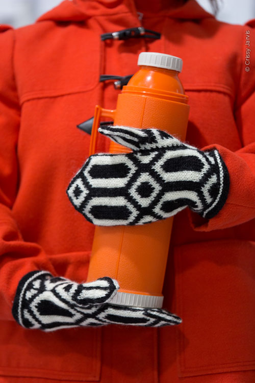 Ready Steady Go mittens | thecusserknits.com